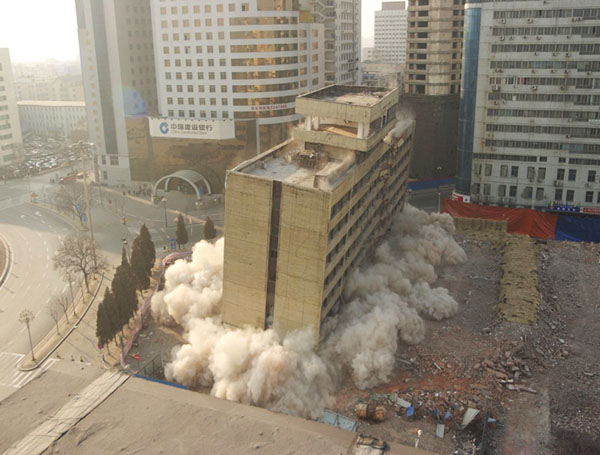 鞍山原檢法大樓拆除爆破工程